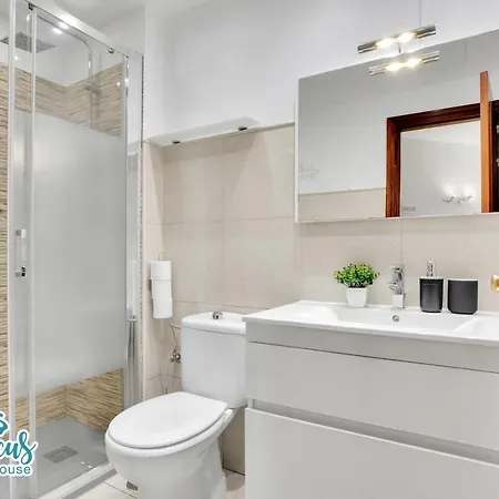 Hibiscus House, Charming 1-bed Flat Located 300 M From The Beach Nyaraló Corralejo