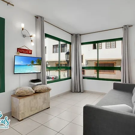 Hibiscus House, Charming 1-bed Flat Located 300 M From The Beach Corralejo
