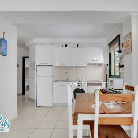 Hibiscus House, Charming 1-bed Flat Located 300 M From The Beach Casa vacanze Corralejo
