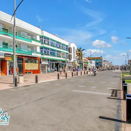Casa vacanze Hibiscus House, Charming 1-bed Flat Located 300 M From The Beach *
