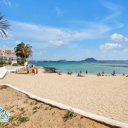 Casa vacanze Hibiscus House, Charming 1-bed Flat Located 300 M From The Beach