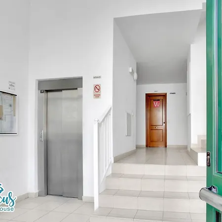 Hibiscus House, Charming 1-bed Flat Located 300 M From The Beach Corralejo