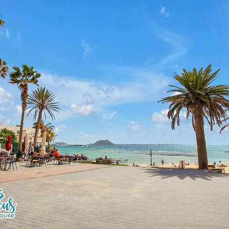 Hibiscus House, Charming 1-bed Flat Located 300 M From The Beach * Corralejo
