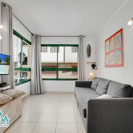 Hibiscus House, Charming 1-bed Flat Located 300 M From The Beach Casa vacanze *